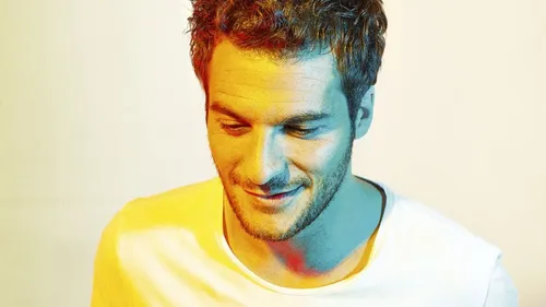 Les Enfoirés : l’hymne 2023 écrit par Amir !