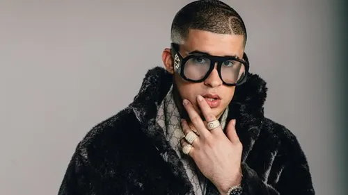 Bad Bunny s'affiche enfin en public avec sa petite amie 