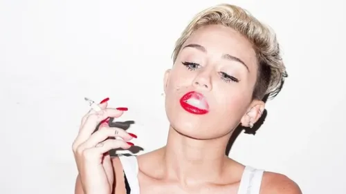 Miley Cyrus a-t-elle vraiment été infidèle ? Elle répond aux...