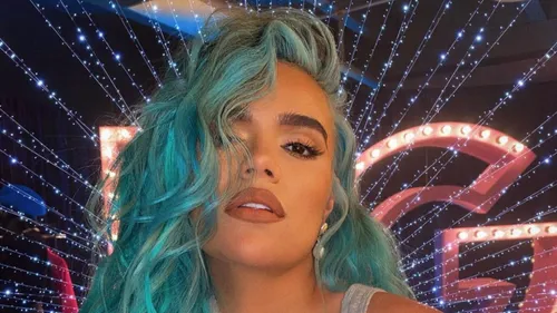 Quand Karol G appelle ses fans par surprise, leurs réactions valent...