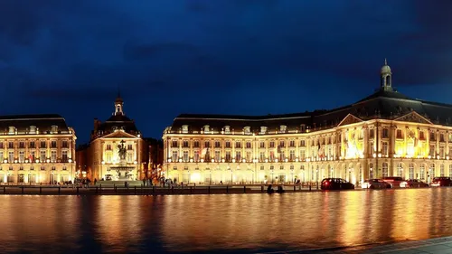 Repousser le couvre-feu à 20 heures à Bordeaux ? Le maire est pour