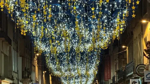 Libourne va distribuer gratuitement ses parapluies bleus installées...