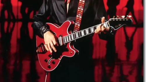 La mythique guitare d’Elvis Presley affole les enchères