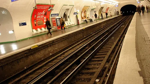 Paris : une SDF jugée pour avoir poussé une jeune femme sur les...