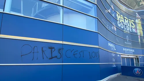 Le Parc des Princes tagué après la défaite du PSG