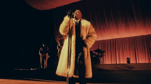 GIVĒON passe chez Tiny Desk pour une performance 100% R'n'B