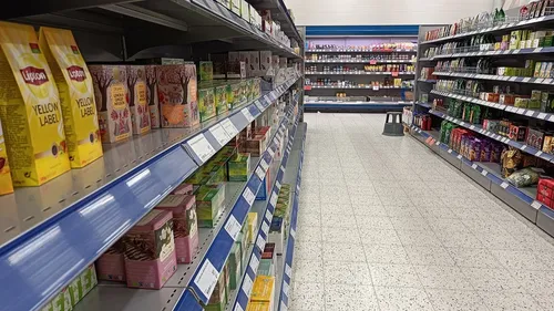 Dépenser plus pour acheter moins : Foodwatch dénonce une "inflation...