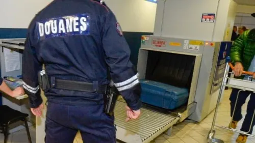 Trafic de cocaïne à Roissy : 11 personnes écrouées dont un douanier