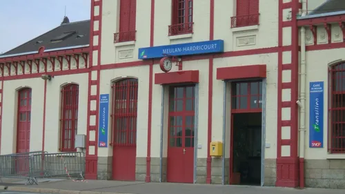 Son enfant pleure : une maman poussée dans les escaliers de la gare...