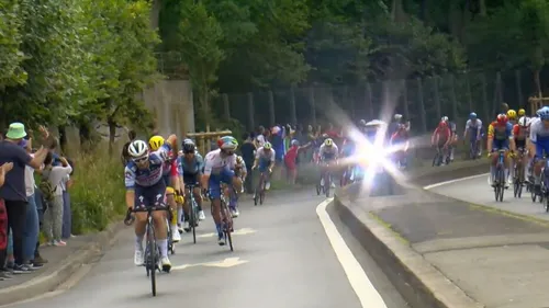 Tour de France : le français Julian Alaphilippe affole un radar à...