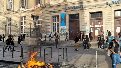 Réforme des retraites : tensions dans le centre ville de Bordeaux...