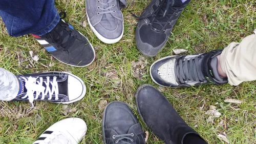 Le maire de Joinville-le-Pont impose de porter des baskets dans sa...