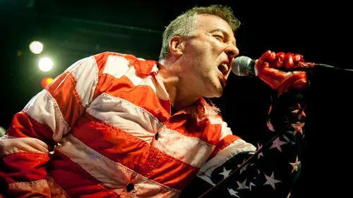 Jello Biafra hospitalisé après un AVC : l'icône punk est dans un...