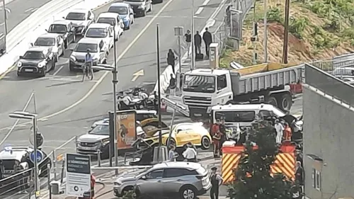 Un jeune automobiliste abattu par la police après un refus...