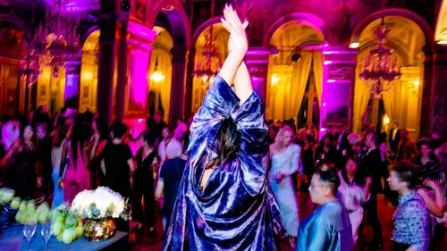 Nuit des fiertés : une escort-girl trans embarrasse la mairie de Paris