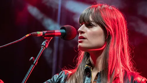 Après Orelsan, Clara Luciani aura aussi son documentaire sur Prime...