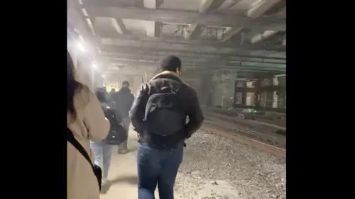 RER C bloqué : ils descendent sur les voies pour gagner du temps