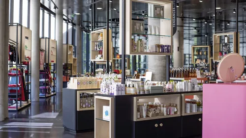 Confitures, baskets... À la Cité du Vin, une boutique aux nombreux...