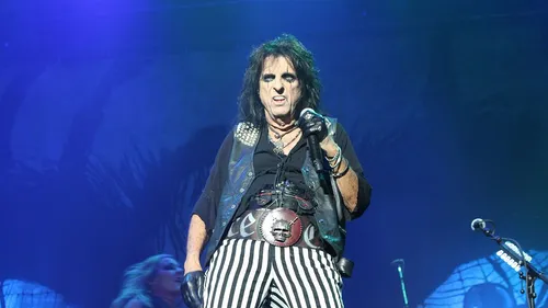 Alice Cooper lâché par une marque de cosmétique après ses propos...