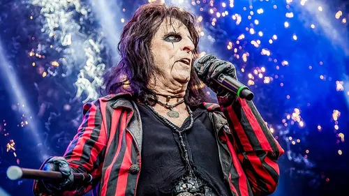 C’est officiel : Alice Cooper a une déneigeuse à son nom 