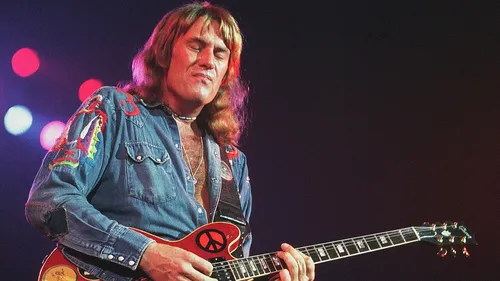 Guitares et guitaristes de légende : la Gibson ES-335 d’Alvin Lee...