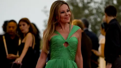 Tollé en Espagne : à 68 ans, une star accueille son bébé né par...