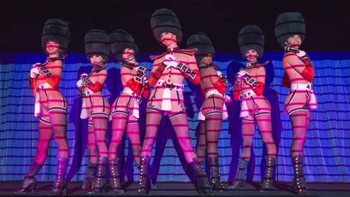 Le Crazy Horse, célèbre cabaret parisien, rouvre après 18 mois...