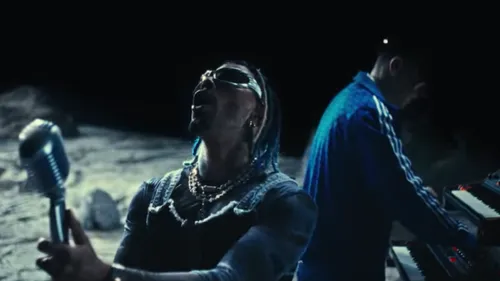 Rauw Alejandro et Bizarrap s’envoient en l’air dans "baby Hello"