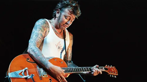 Brian Setzer des Stray Cats révèle qu’il ne peut plus jouer de la...