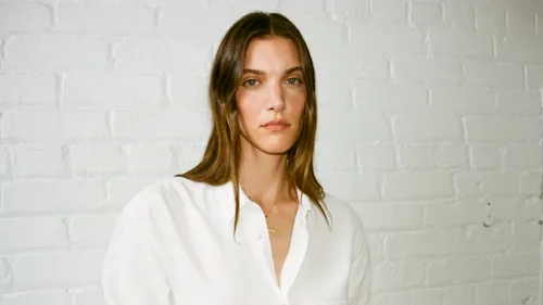 « Tant pis pour elle » : découvrez le nouveau titre de Charlotte...