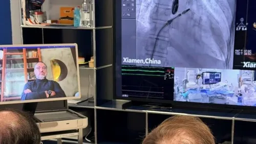 Deux chirurgiens opèrent le cœur d'un patient en Chine... depuis la...