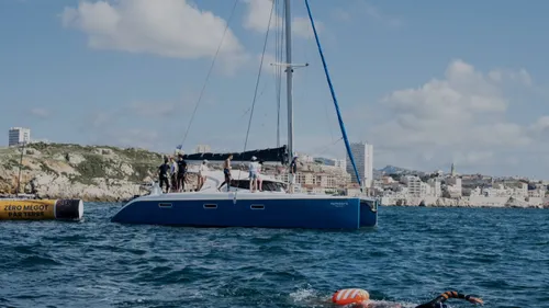 Ce couple traverse l'Atlantique à la nage pour sensibiliser à la...