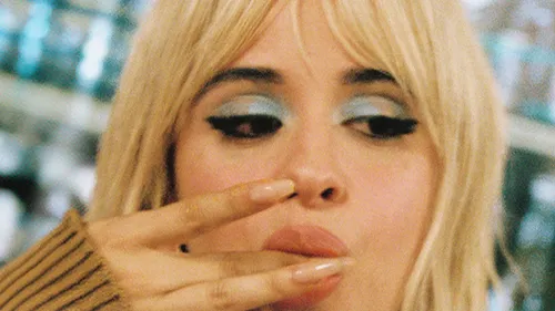 Camila Cabello : changement de ton avec la sortie du clip d’"I LUV IT"