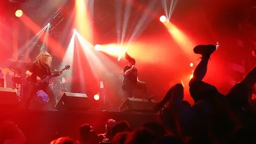 Un couple se marie dans un "circle pit" de Cannibal Corpse