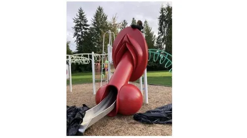 Paris : non, la mairie n’a pas installé de toboggan en forme de...