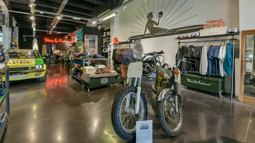 Des concepts store innovants à découvrir à Bord'eau Village sur les...