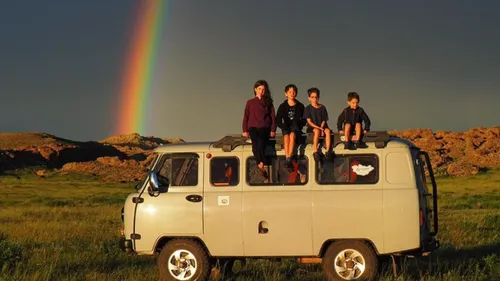 Leurs enfants sont condamnés à perdre la vue, ils décident de les...