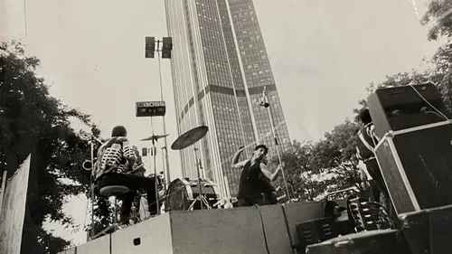 « Ce qui était rebelle à l’époque c’était le rock » : la période...