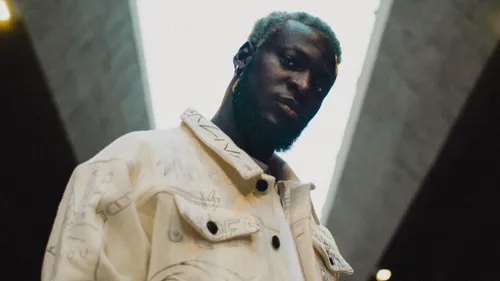 « Je veux voir les gens danser, j’adore ça » : Kel-P se confie sur...