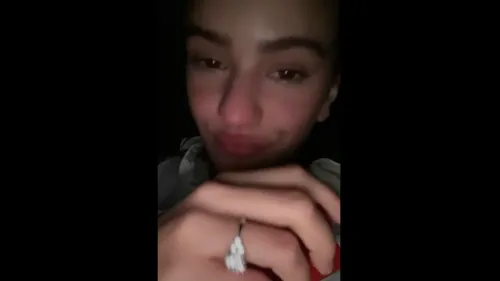 Rosalía et Rauw Alejandro annoncent leur fiançailles dans leur...