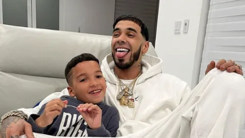 Anuel AA reconnaît la paternité d’une petite fille