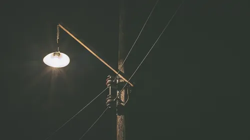 Les rues d’Orléans de nouveau éclairées de la tombée de la nuit à...