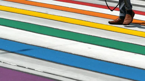 Homophobie : 4 passages piétons aux couleurs de l’arc-en-ciel...