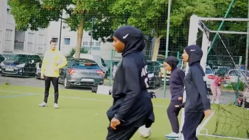 Sephora dévoile un clip avec des "Hijabeuses" et déclenche une...