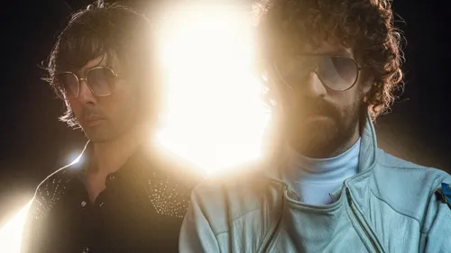 JUSTICE : découvrez leur nouveau titre « One Night/All Night »
