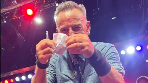 Springsteen signe le mot d’absence d’un jeune fan sur scène