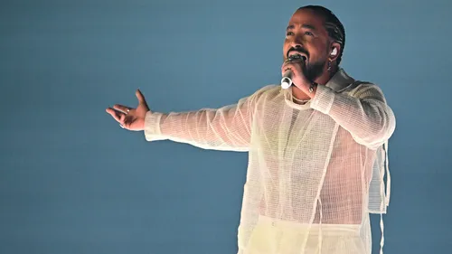 Berlin, Milan, New York... Slimane annonce sa première tournée...