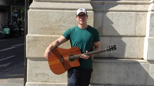 Une star brésilienne de la musique électrocutée sur scène