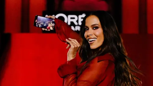 (vidéo) Anitta défile pour L’Oréal à la fashion week de Paris