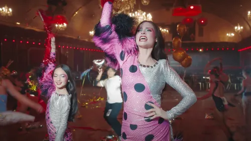 Sophie Ellis-Bextor s’inspire de « Murder on the Dancefloor » pour...